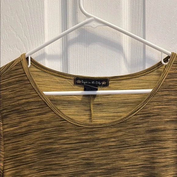 Suzie In The City Green and Black Relaxed Fit Tee - Picture 3 of 9